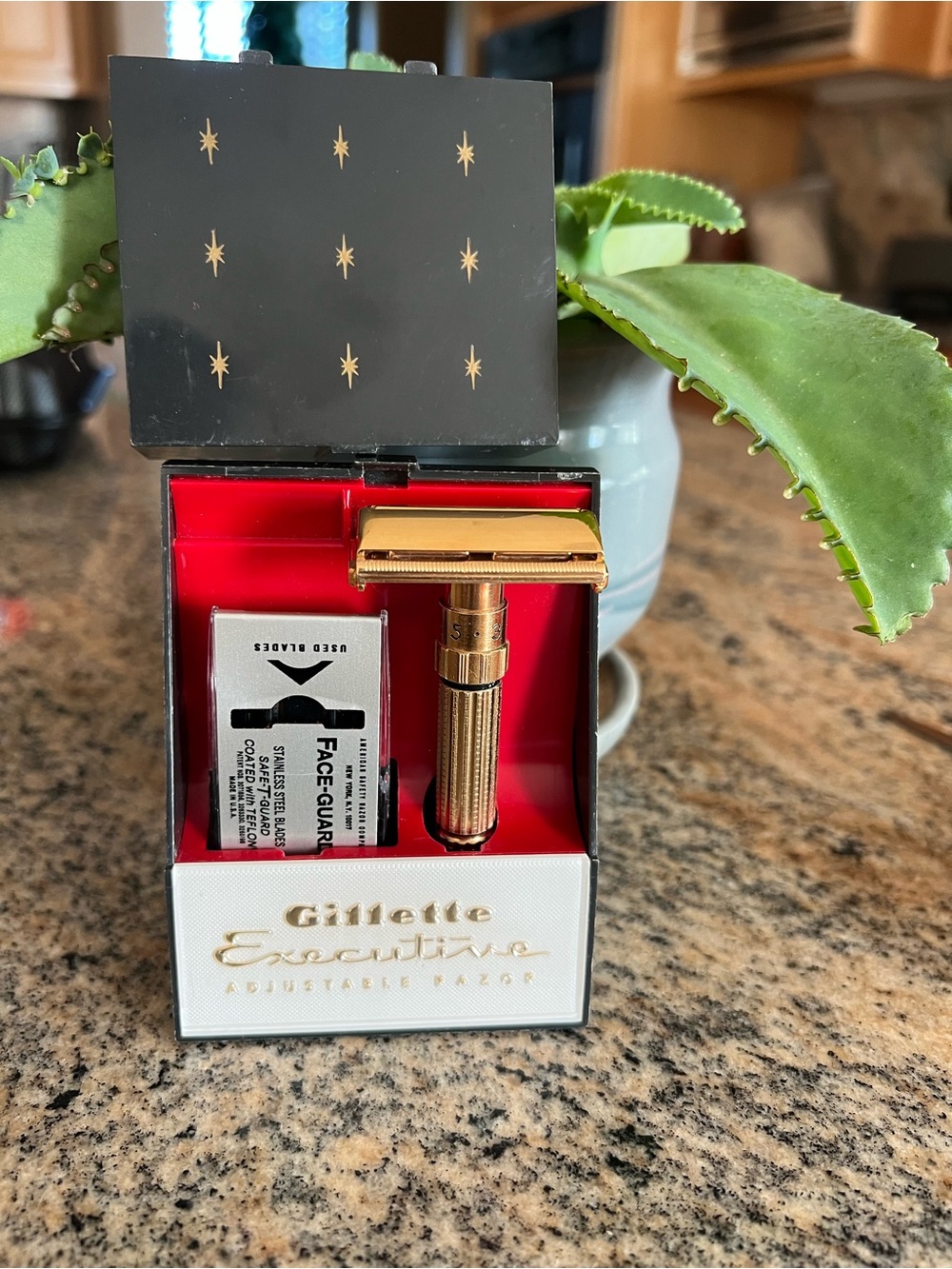 1958 Gillette Executive
Fatboy Adjustable
Safety Razor Set